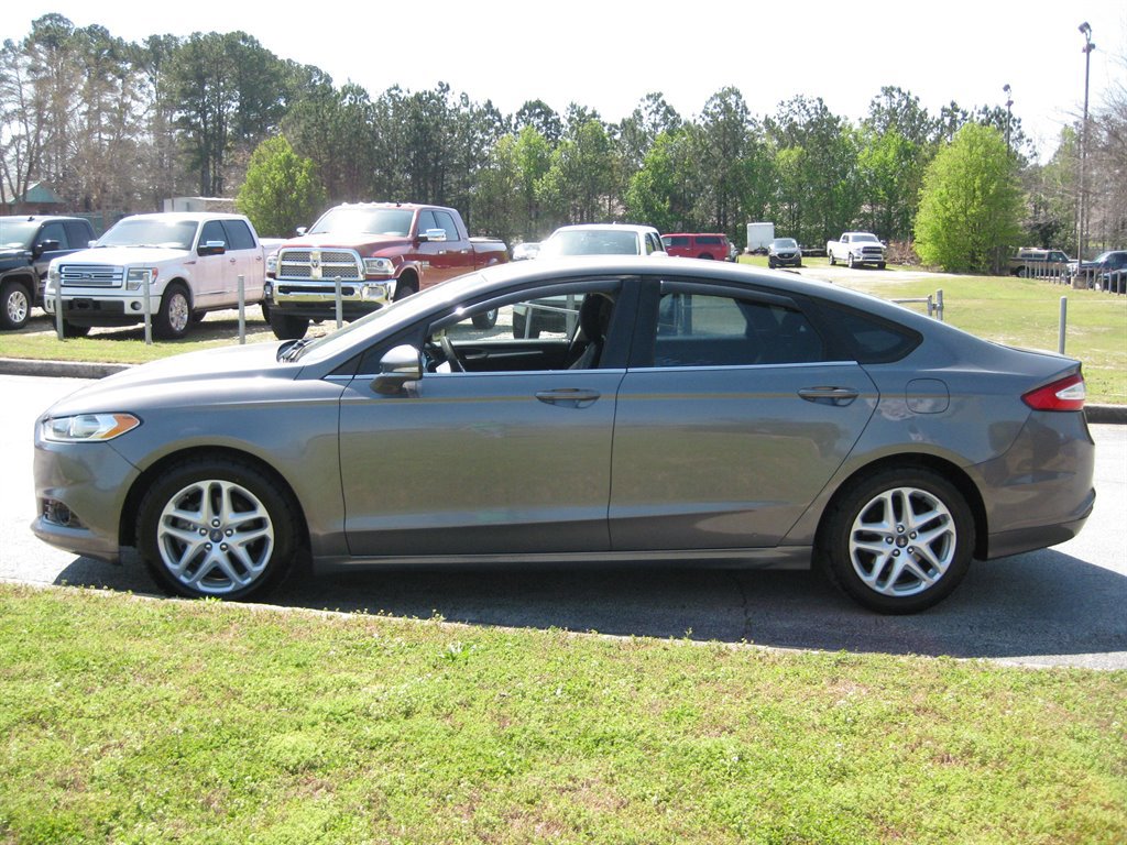Used 2013 Ford Fusion SE FWD image 4