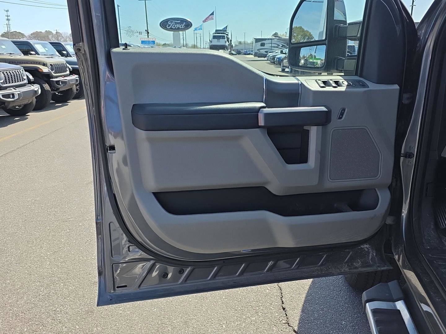 Used 2022 Ford F350 XLT w/ XLT Premium Package image 13