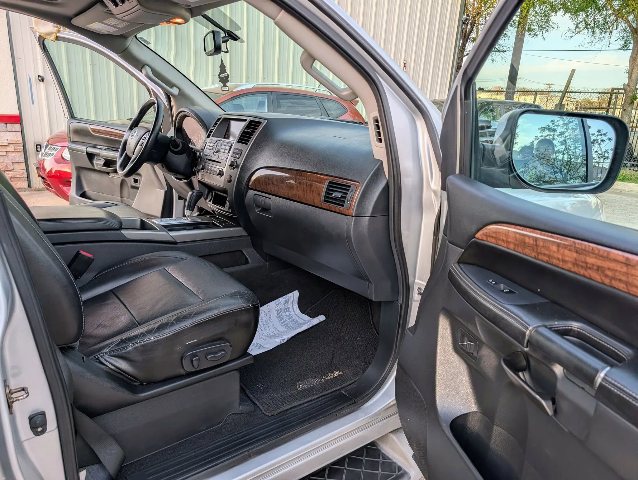 Used 2013 Nissan Armada Platinum image 29