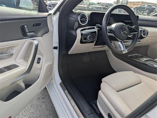 Used 2025 Mercedes-Benz CLA 250 4MATIC image 7