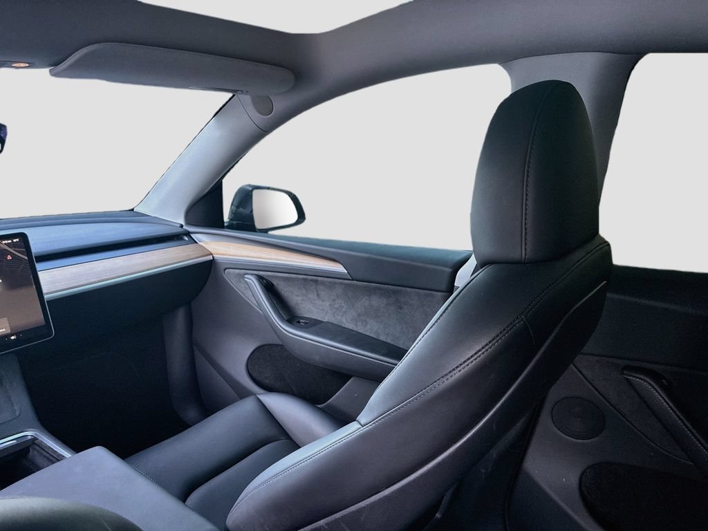 Used 2025 Tesla Model Y Long Range RWD image 23