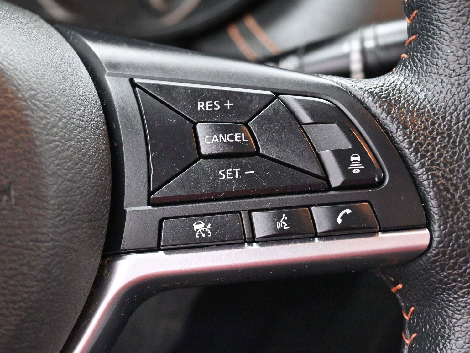 Used 2021 Nissan Versa SR w/ Convenience Package image 16