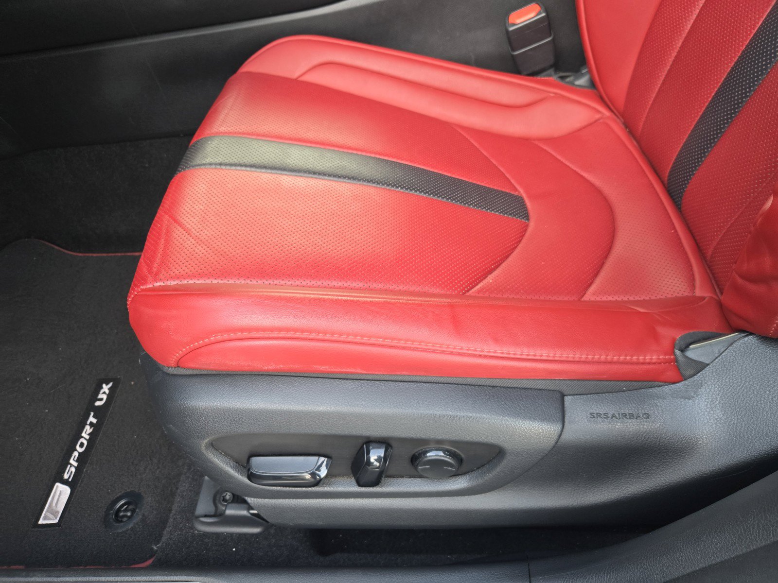 Used 2019 Lexus UX 200 F Sport w/ F Sport Premium Package FWD image 17