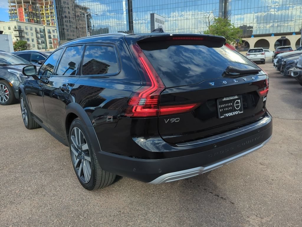 Used 2023 Volvo V90 B6 Cross Country Ultimate w/ Climate Package AWD/4WD image 5
