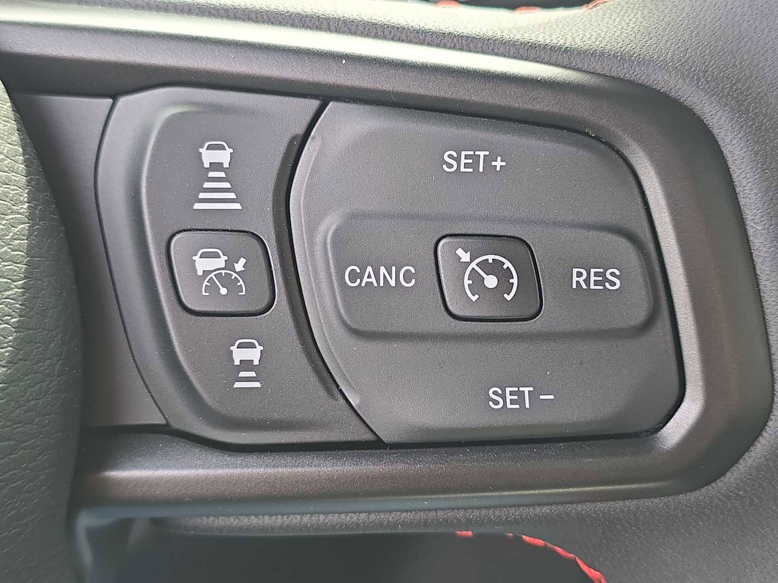 Used 2024 Jeep Gladiator Rubicon w/ Technology Group AWD/4WD image 28
