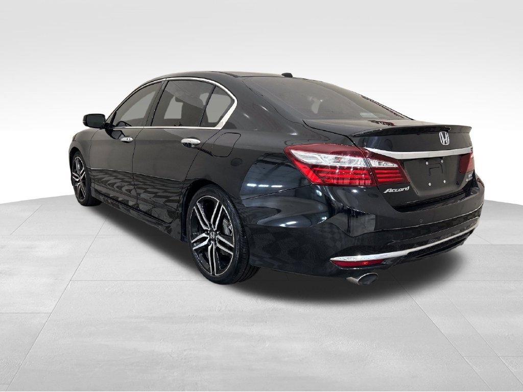Used 2017 Honda Accord Touring image 3