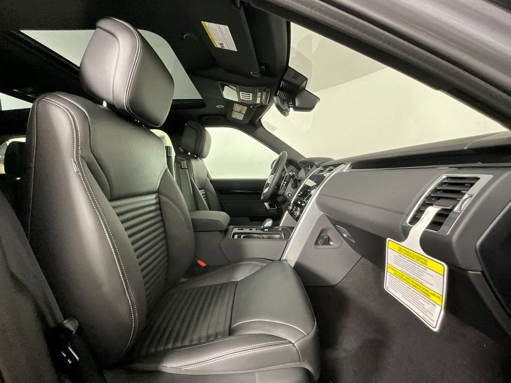 New 2026 Land Rover Discovery S AWD/4WD image 3