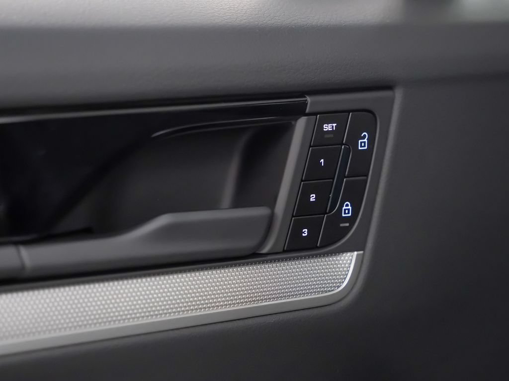 Certified 2026 Porsche Cayenne E-Hybrid AWD/4WD image 22