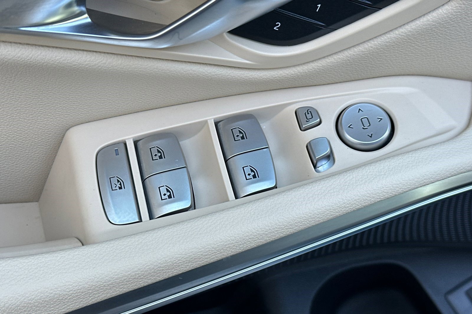 Used 2025 BMW 330i Sedan w/ Premium Package image 13