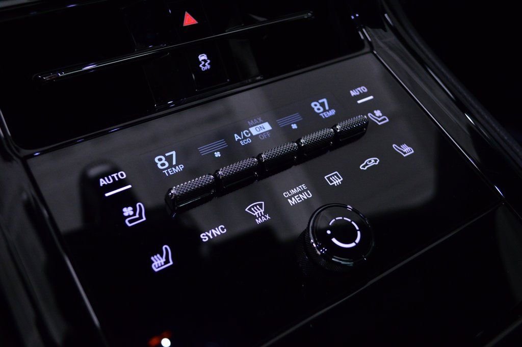 Certified 2025 Porsche Panamera 4 image 33