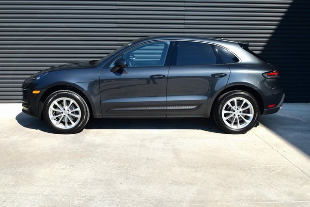Used 2025 Porsche Macan image 3