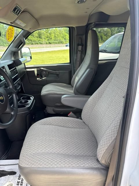 Used 2025 Chevrolet Express 3500 LT w/ LT Preferred Equipment Group RWD image 16