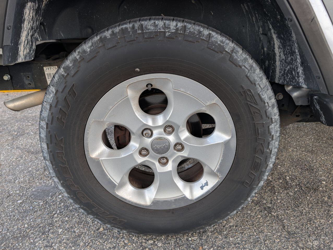 Used 2014 Jeep Wrangler Unlimited Sahara w/ Connectivity Group image 31