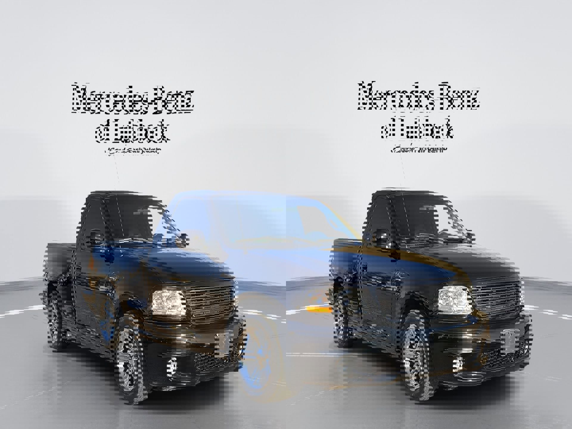 Used 2001 Ford F150 Lightning image 1