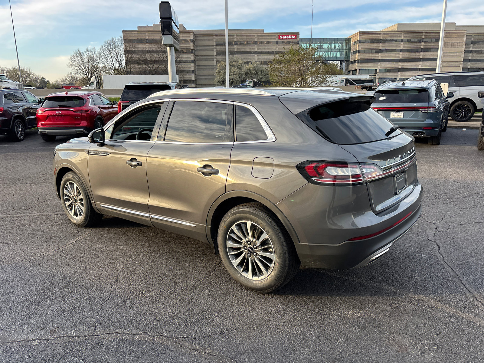 Used 2022 Lincoln Nautilus AWD w/ Premium Package image 5