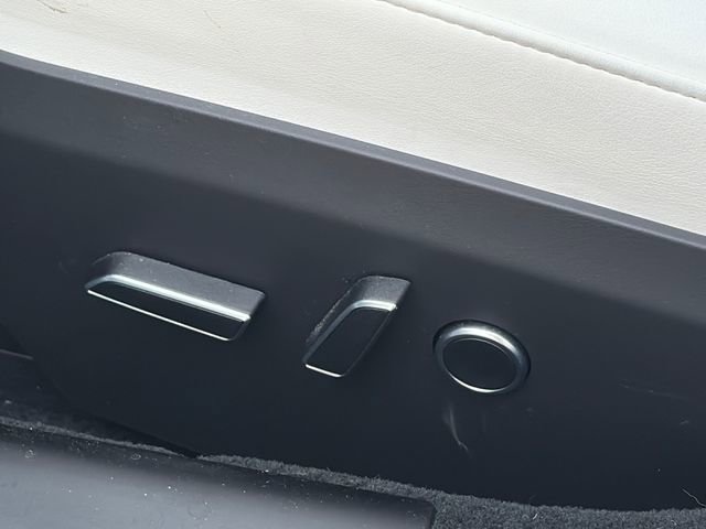 Used 2022 Tesla Model S image 19