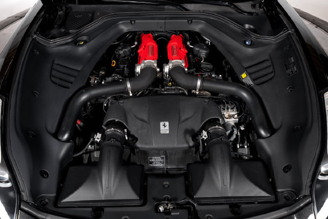 Used 2015 Ferrari California T RWD image 15