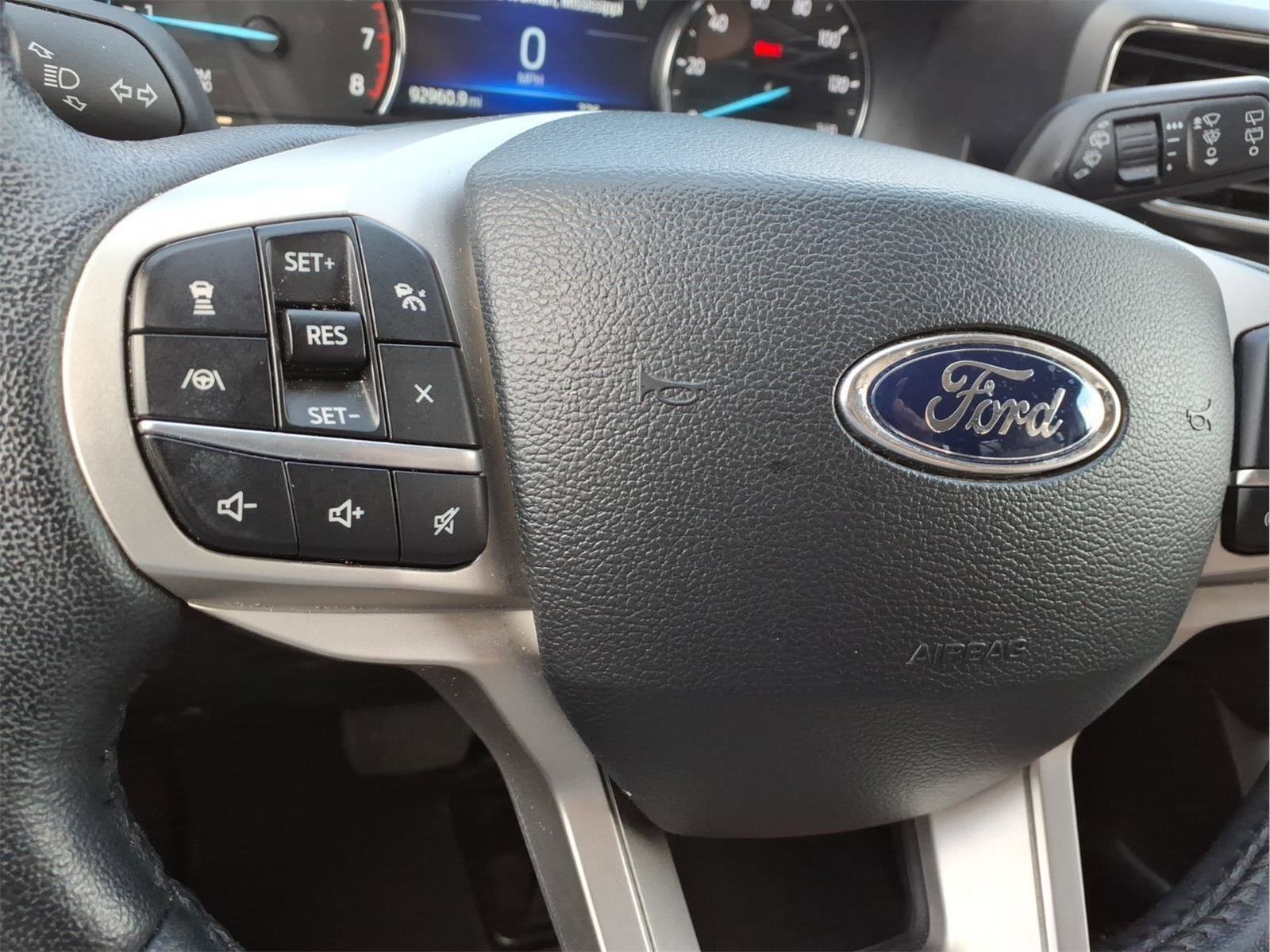 Used 2023 Ford Explorer Limited w/ Equipment Group 301A AWD/4WD image 18