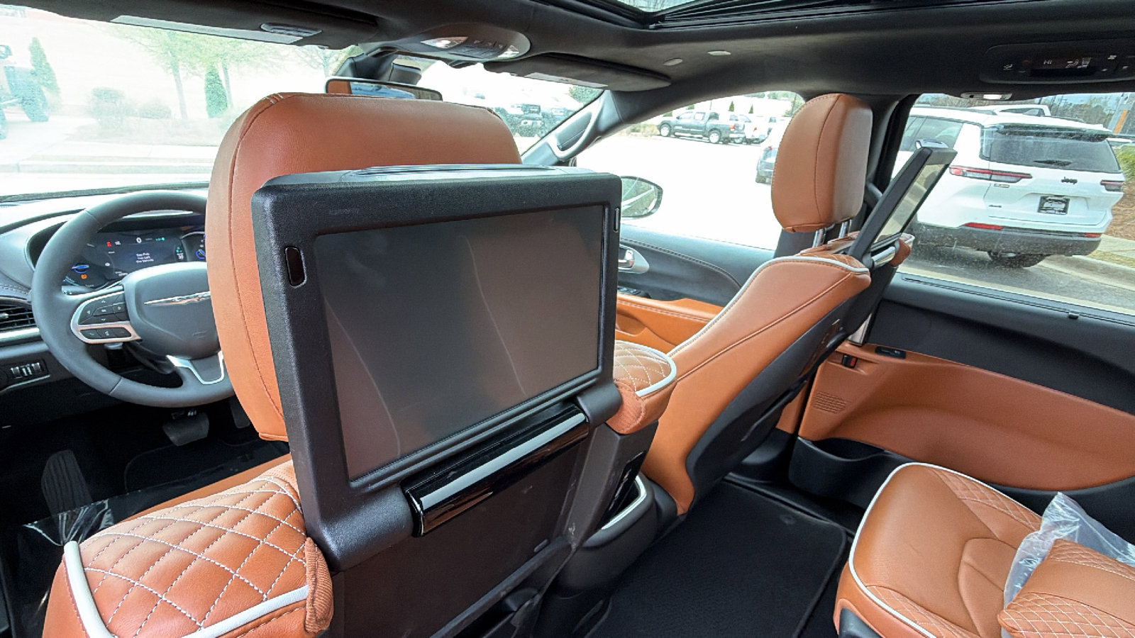 Used 2024 Chrysler Pacifica Pinnacle FWD image 26