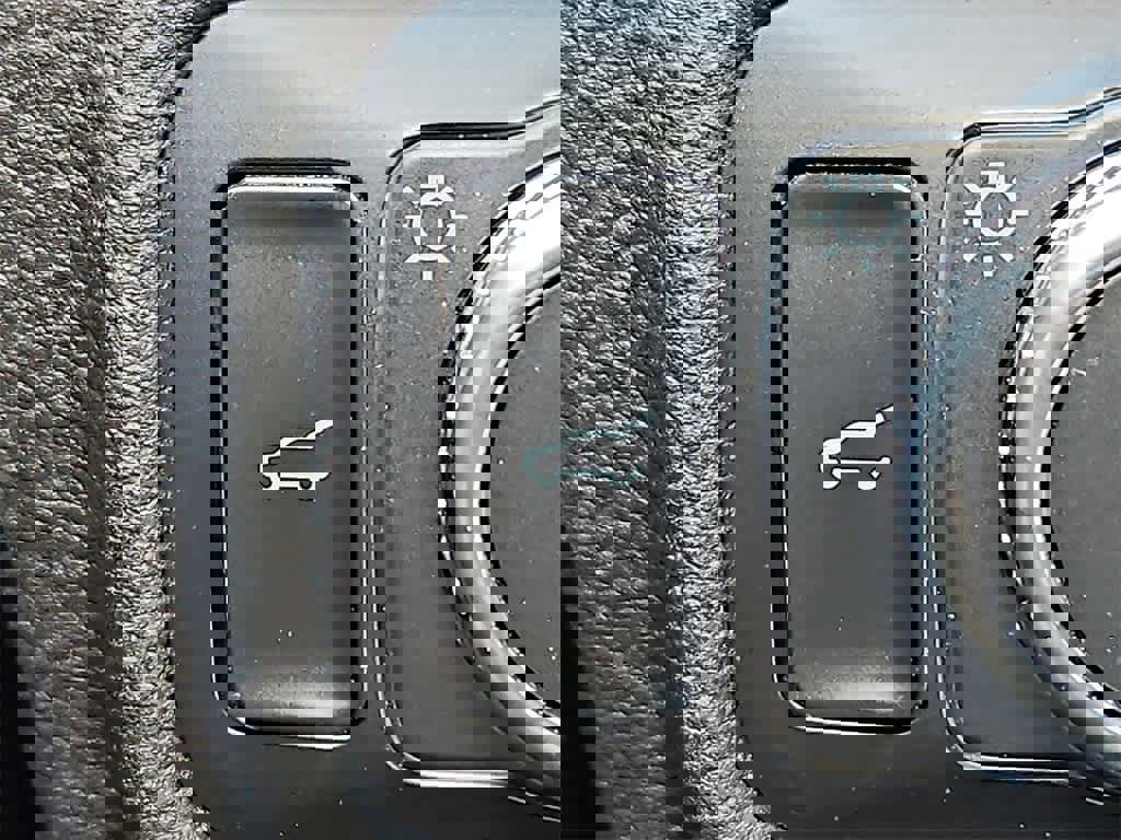 Used 2021 Ford Explorer XLT w/ Equipment Group 202A image 21