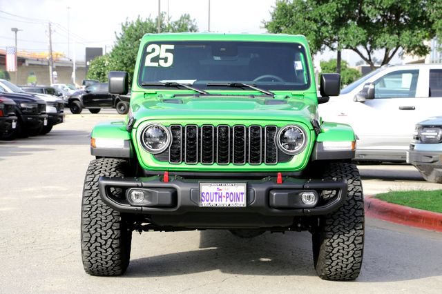 Used 2025 Jeep Wrangler Unlimited Rubicon AWD/4WD image 8