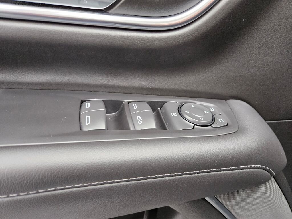 Used 2024 GMC Yukon XL SLE image 18