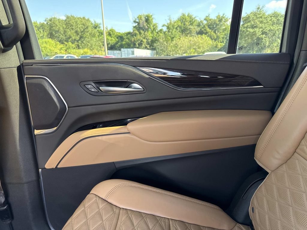 Used 2024 Cadillac Escalade ESV Sport w/ LPO, ONYX Package AWD/4WD image 15