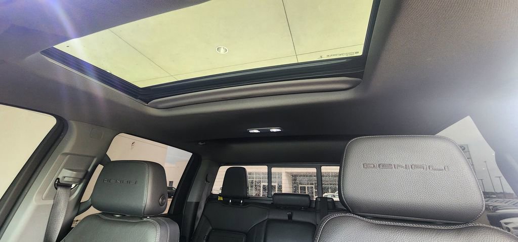 Used 2023 GMC Sierra 2500 Denali w/ Denali Ultimate Package AWD/4WD image 18
