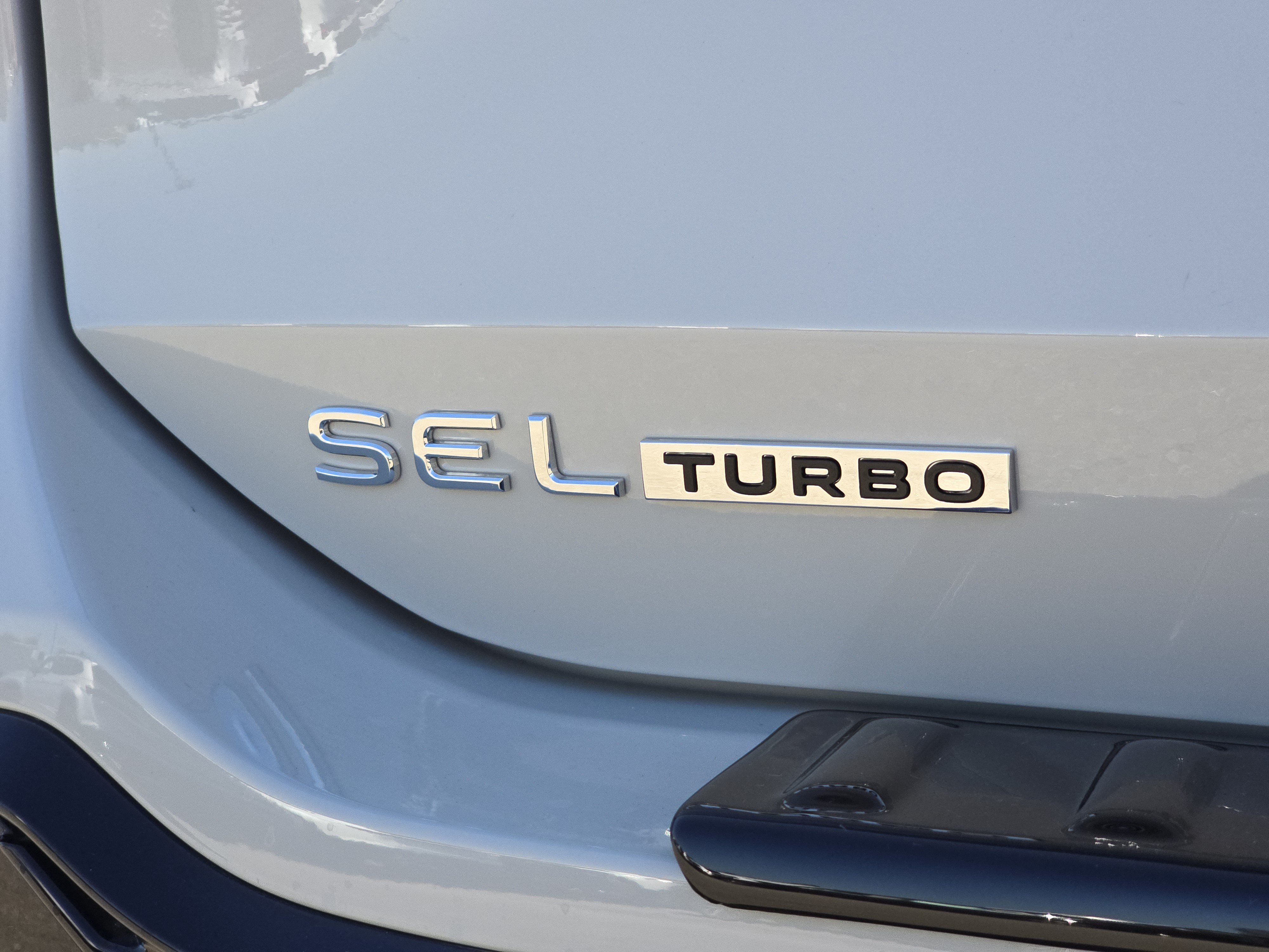 New 2026 Volkswagen Tiguan SEL R-Line AWD/4WD image 16