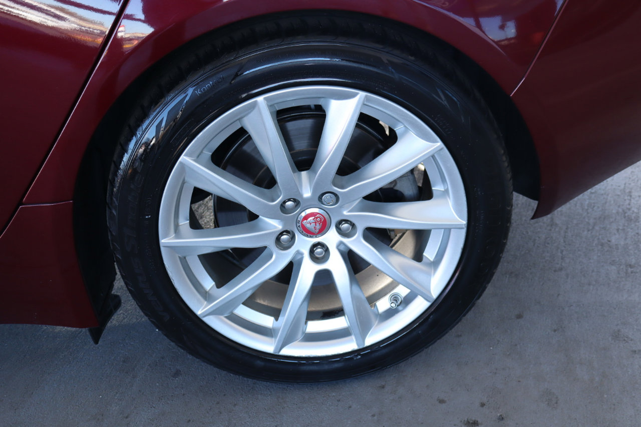 Used 2017 Jaguar XE image 43