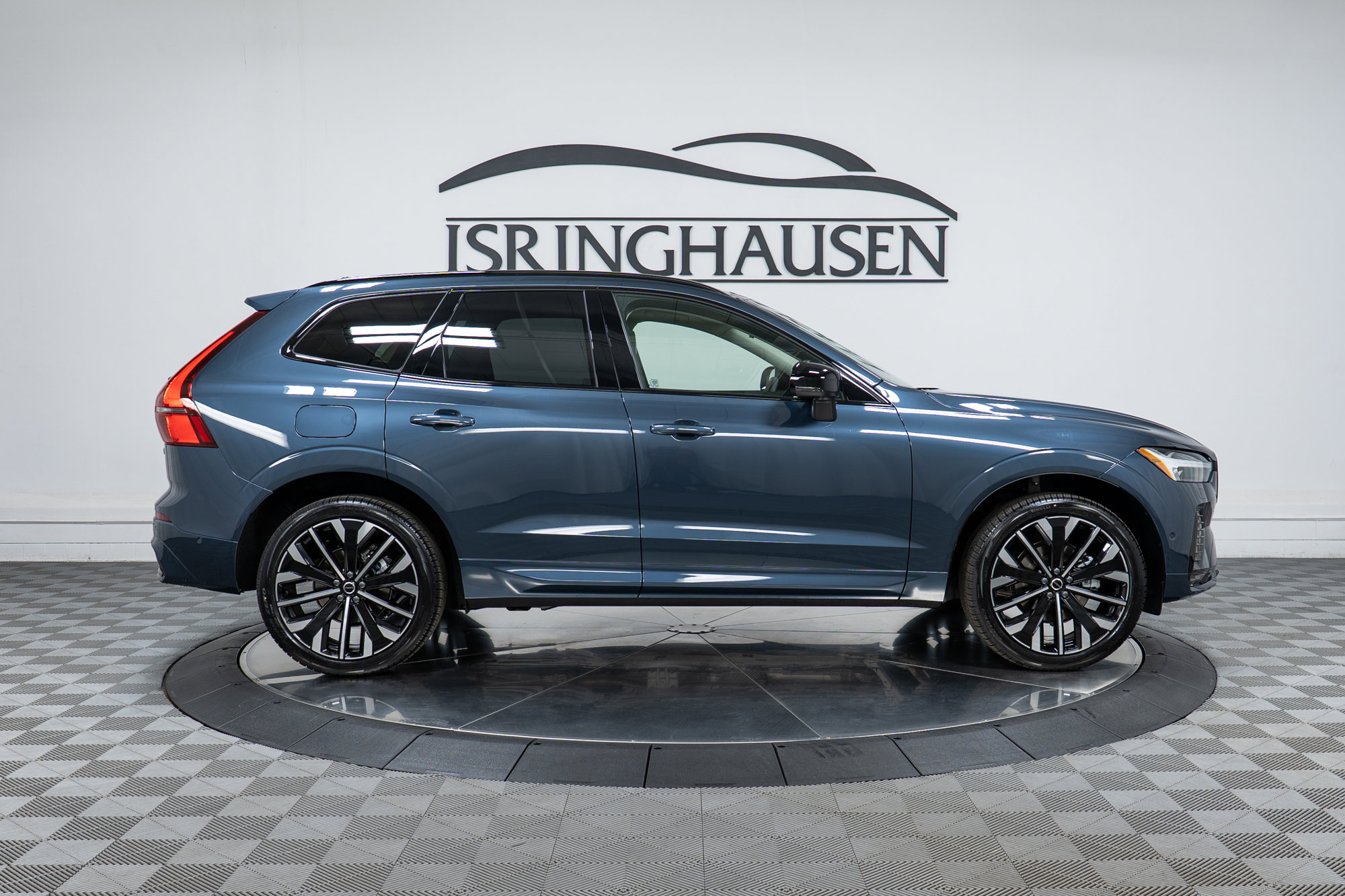 New 2026 Volvo XC60 B5 Ultra w/ Climate Package image 4