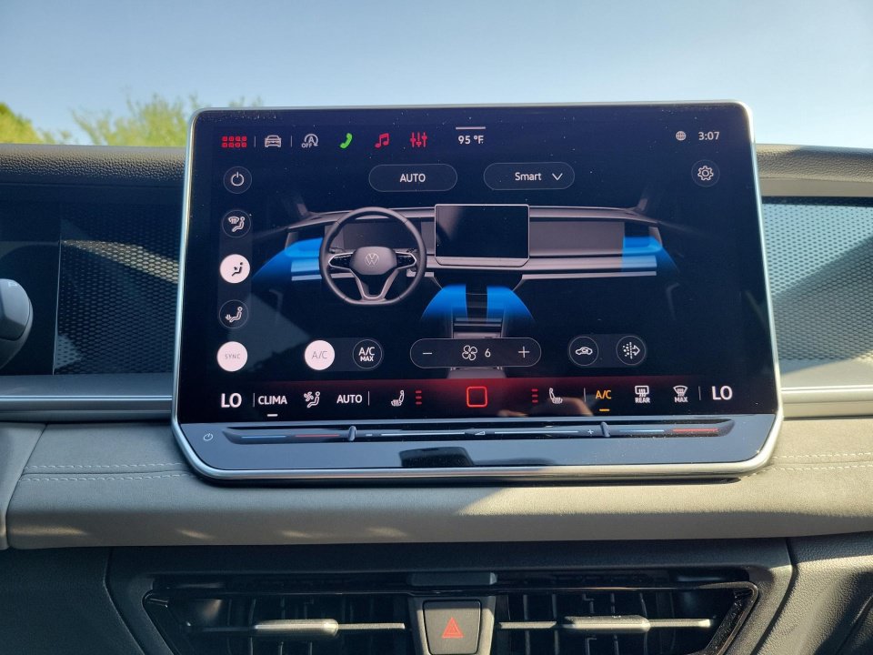 New 2026 Volkswagen Tiguan SE R-Line FWD image 18