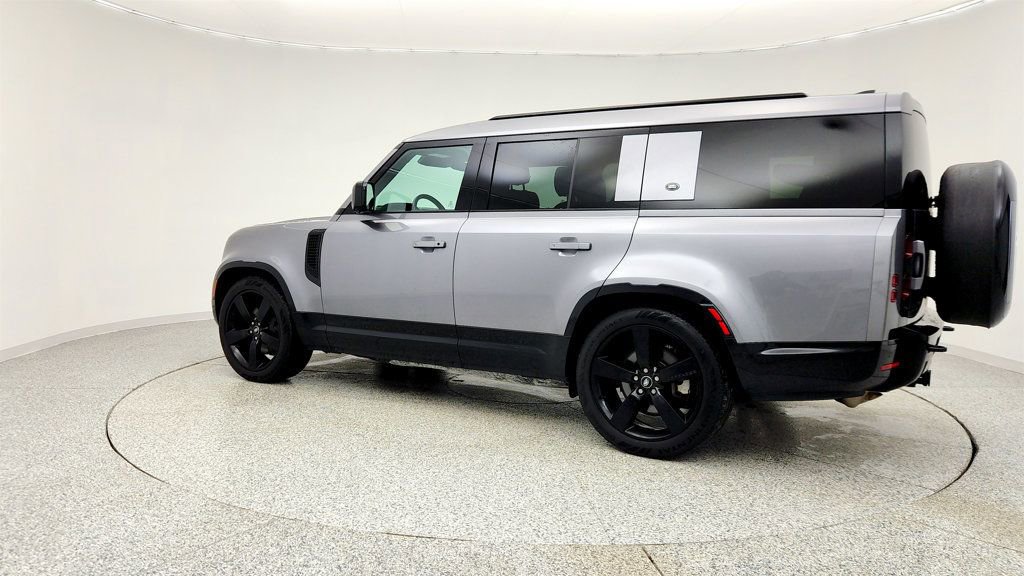 Used 2024 Land Rover Defender 130 X-Dynamic SE image 7