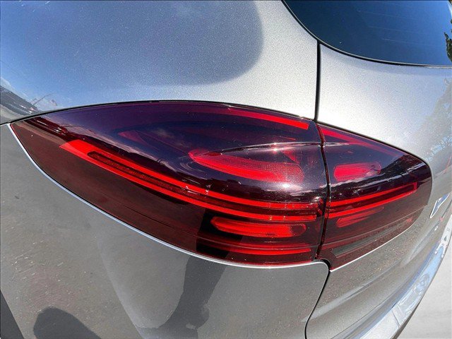 Used 2016 Porsche Cayenne Turbo AWD/4WD image 28