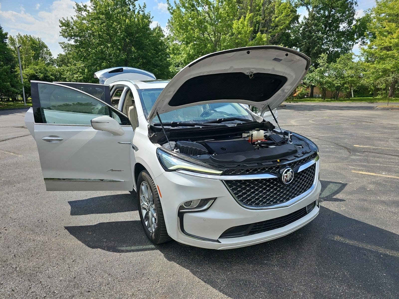 Used 2023 Buick Enclave Avenir w/ Trailering Package, 5000 lbs. AWD/4WD image 32