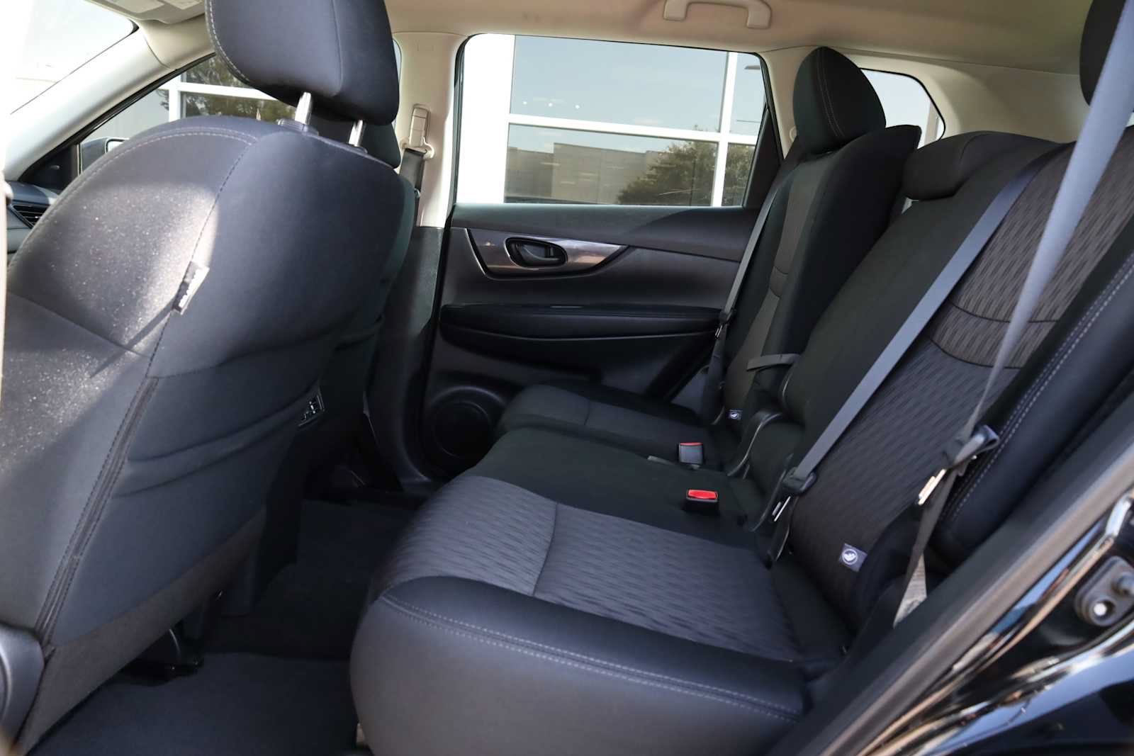 Used 2019 Nissan Rogue S AWD/4WD image 35