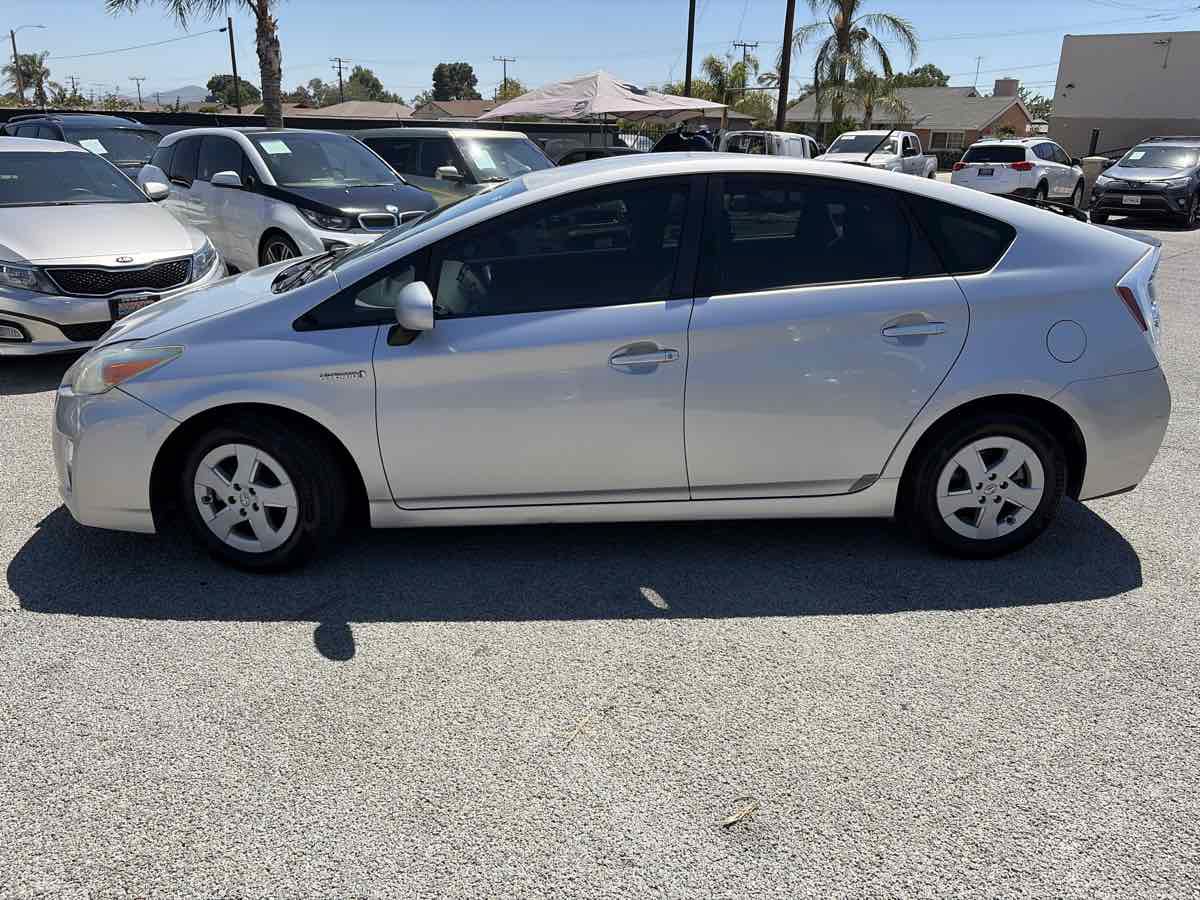 Used 2011 Toyota Prius Two FWD image 2