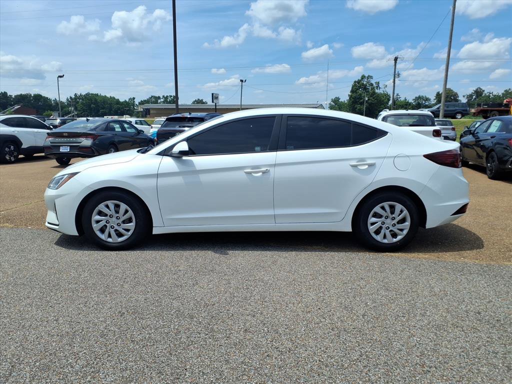 Used 2020 Hyundai Elantra SE w/ Cargo Package (C1) FWD image 2
