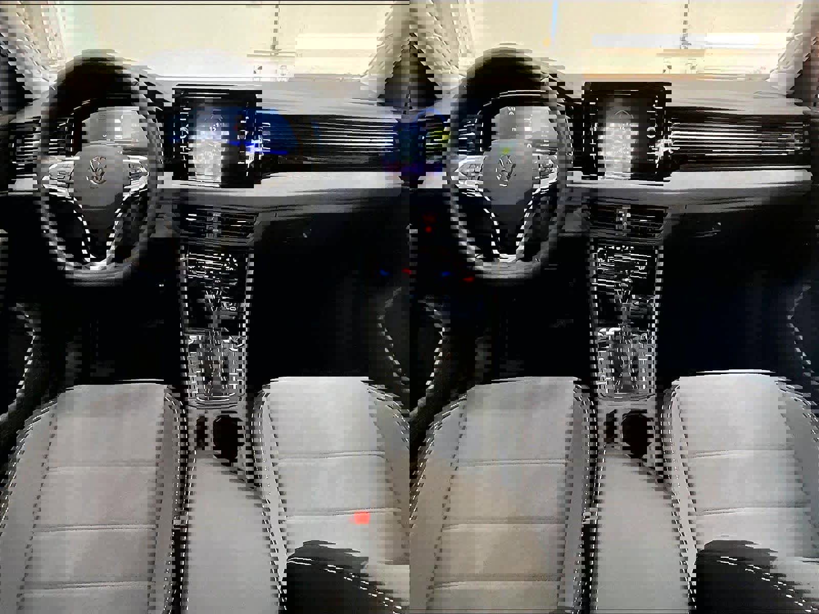 Used 2025 Volkswagen Jetta SE w/ Sunroof Package image 17