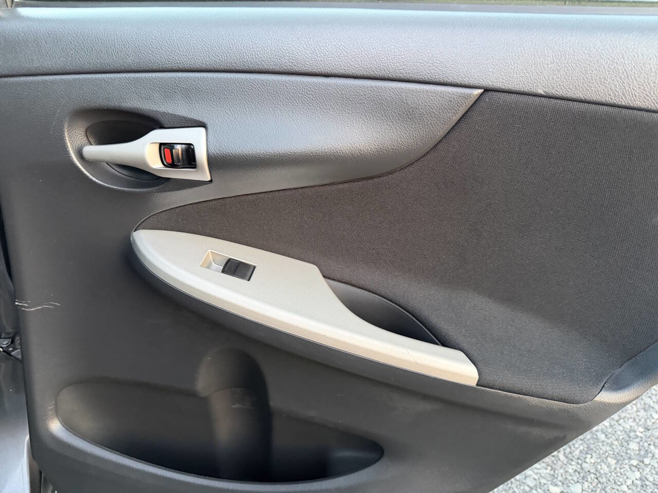 Used 2010 Toyota Corolla S image 36