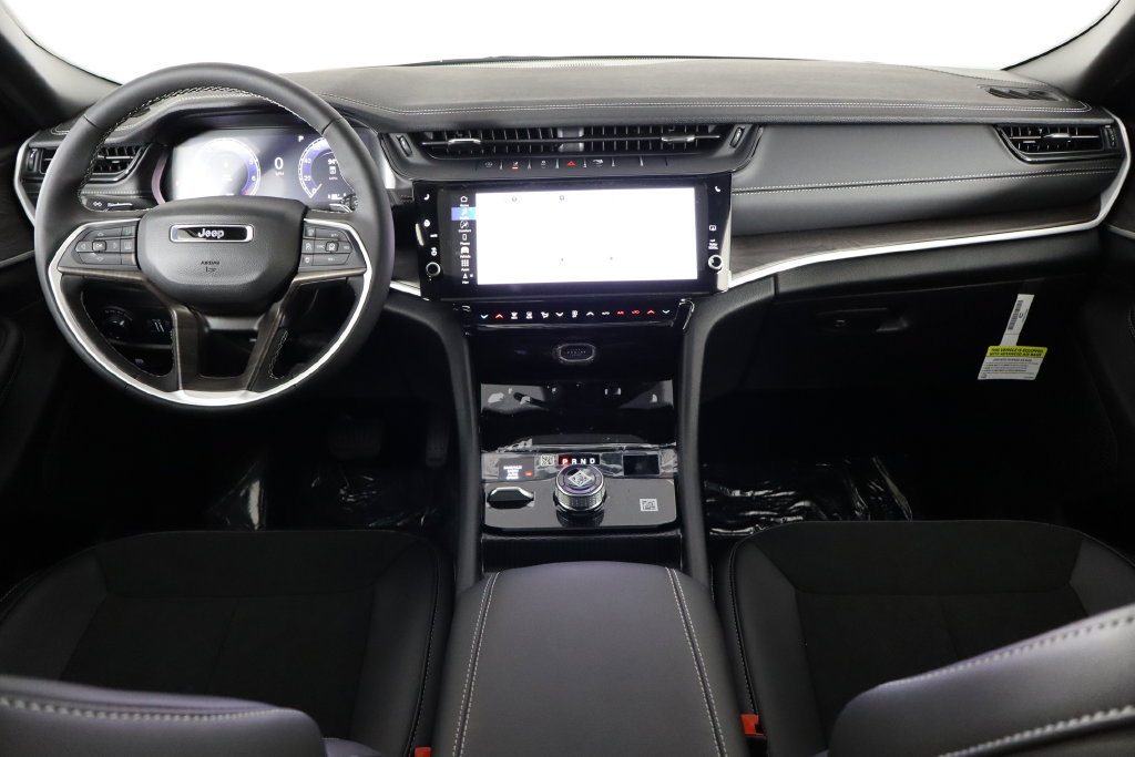 New 2027 Jeep Grand Cherokee Altitude AWD/4WD image 13