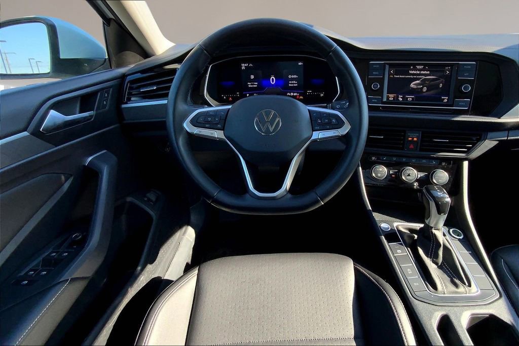 Used 2022 Volkswagen Jetta SE image 5