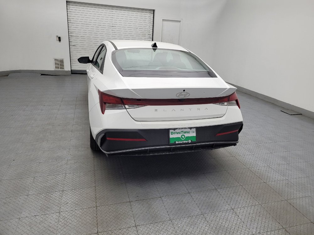 Used 2025 Hyundai Elantra SE image 6