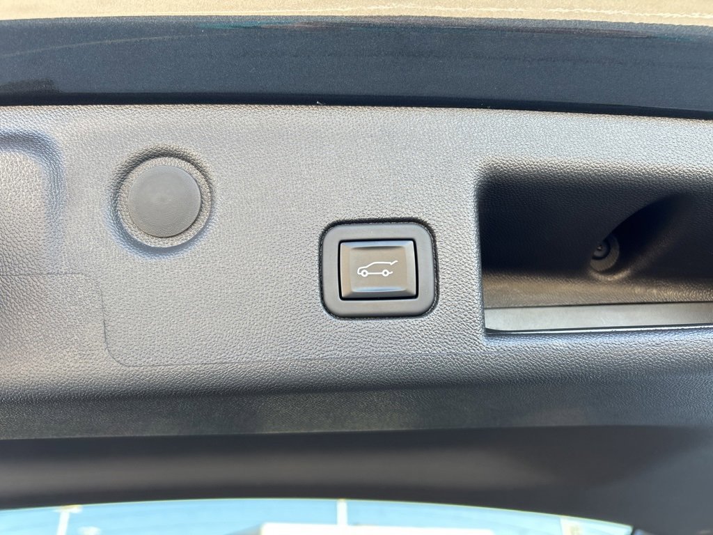 Used 2023 Chevrolet Equinox LT image 8