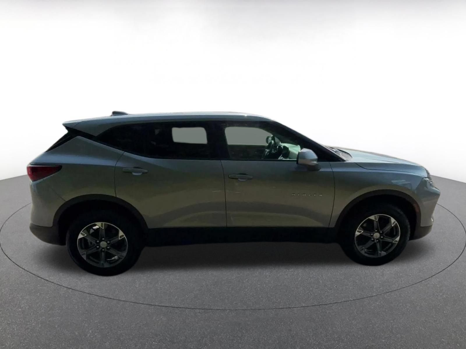 Used 2025 Chevrolet Blazer LT FWD image 13