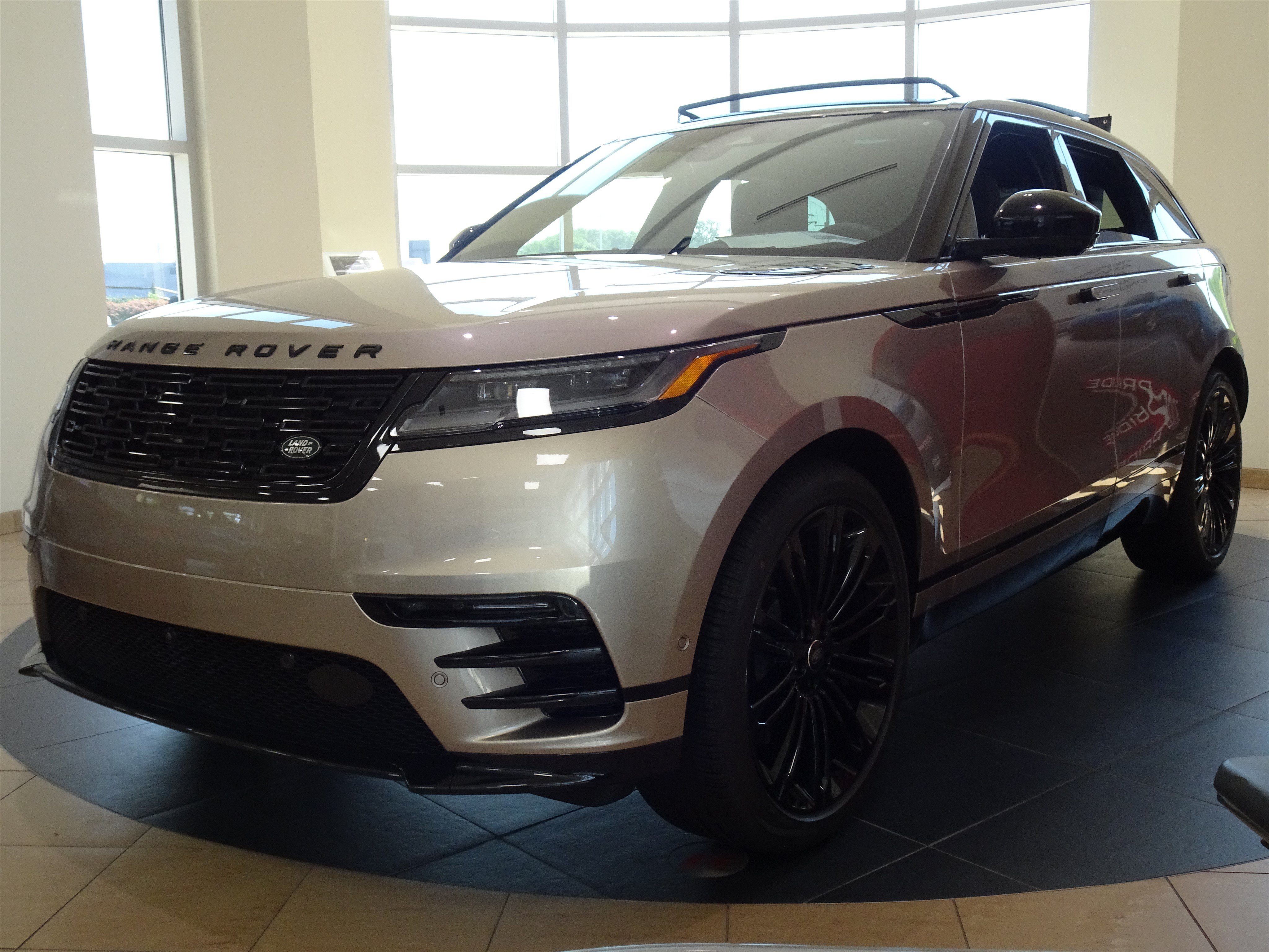 New 2026 Land Rover Range Rover Velar Belgravia AWD/4WD image 7