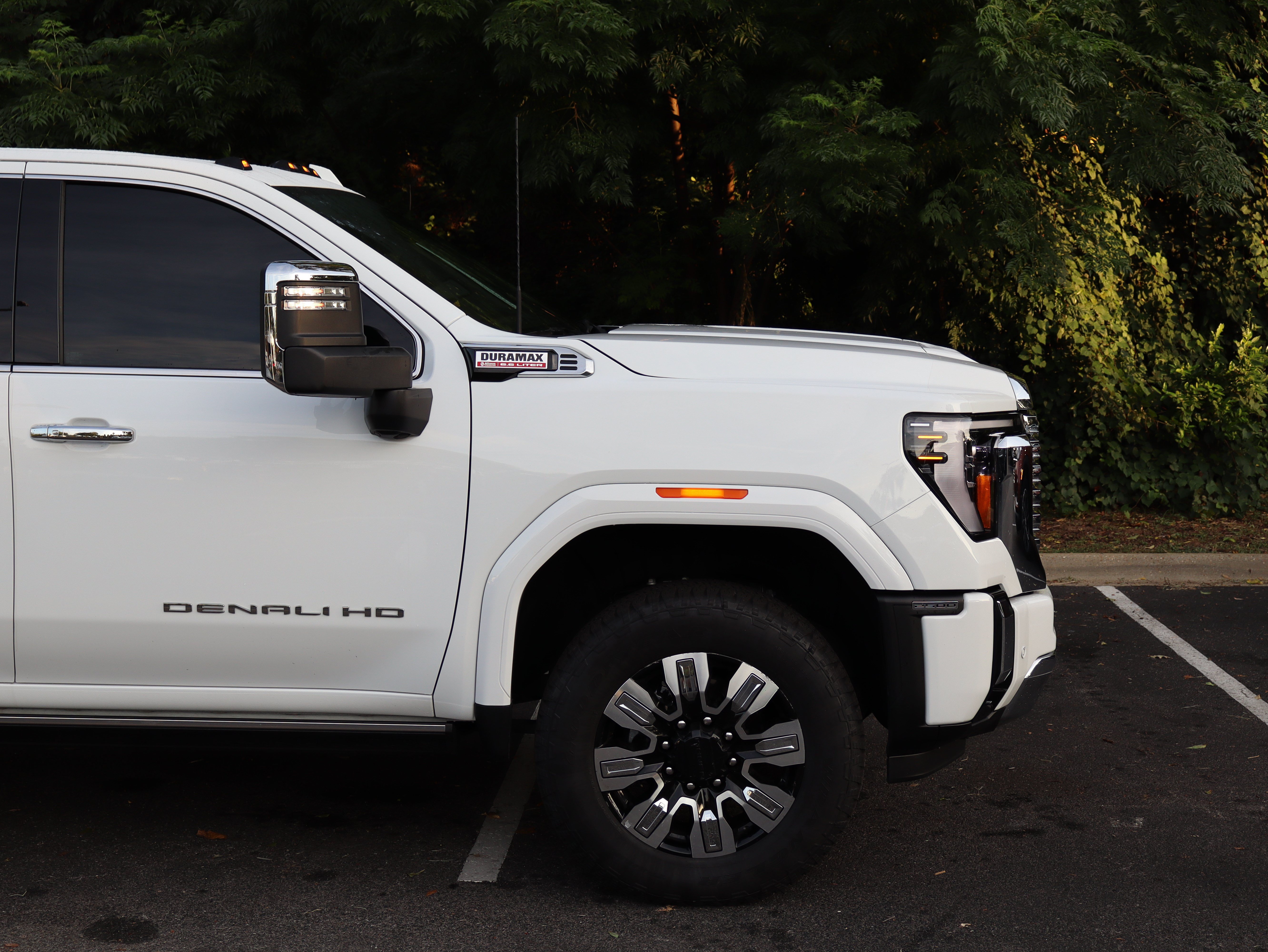 Used 2025 GMC Sierra 2500 Denali w/ Denali Reserve Package AWD/4WD image 13