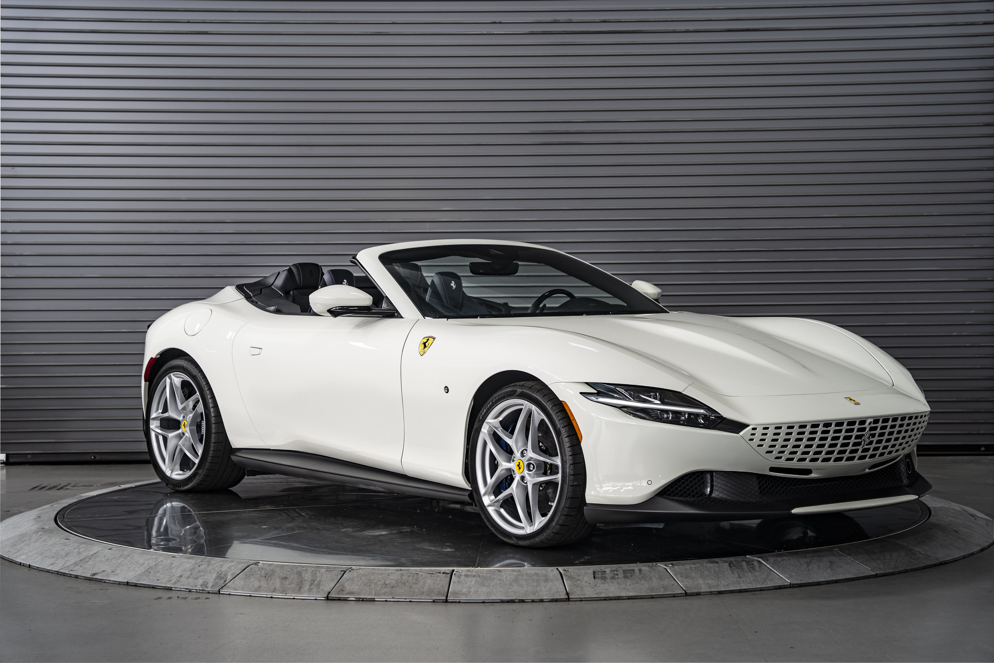 Used 2026 Ferrari Roma Spider RWD image 7