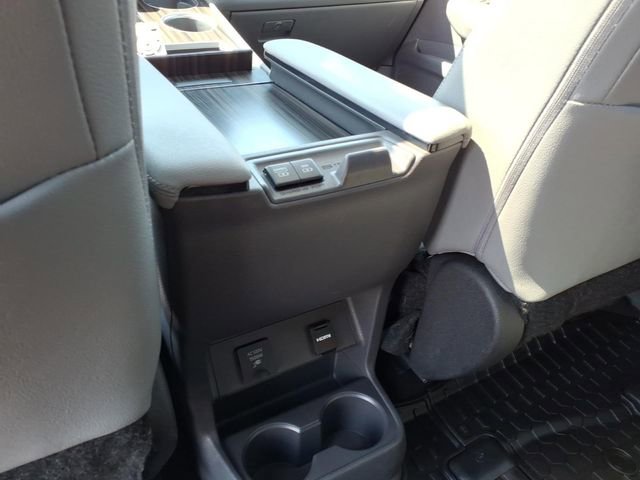 Used 2022 Toyota Sienna Limited FWD image 8