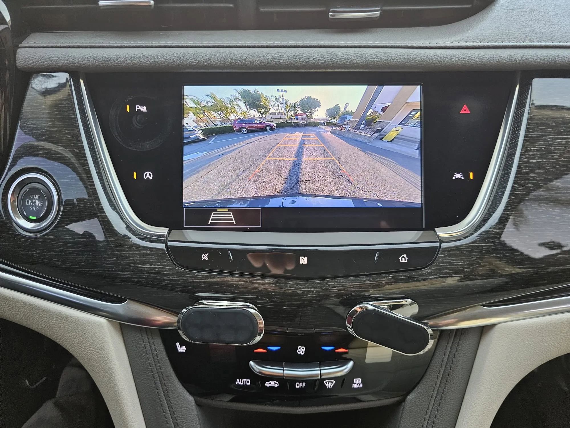Used 2020 Cadillac XT6 Premium Luxury FWD image 28